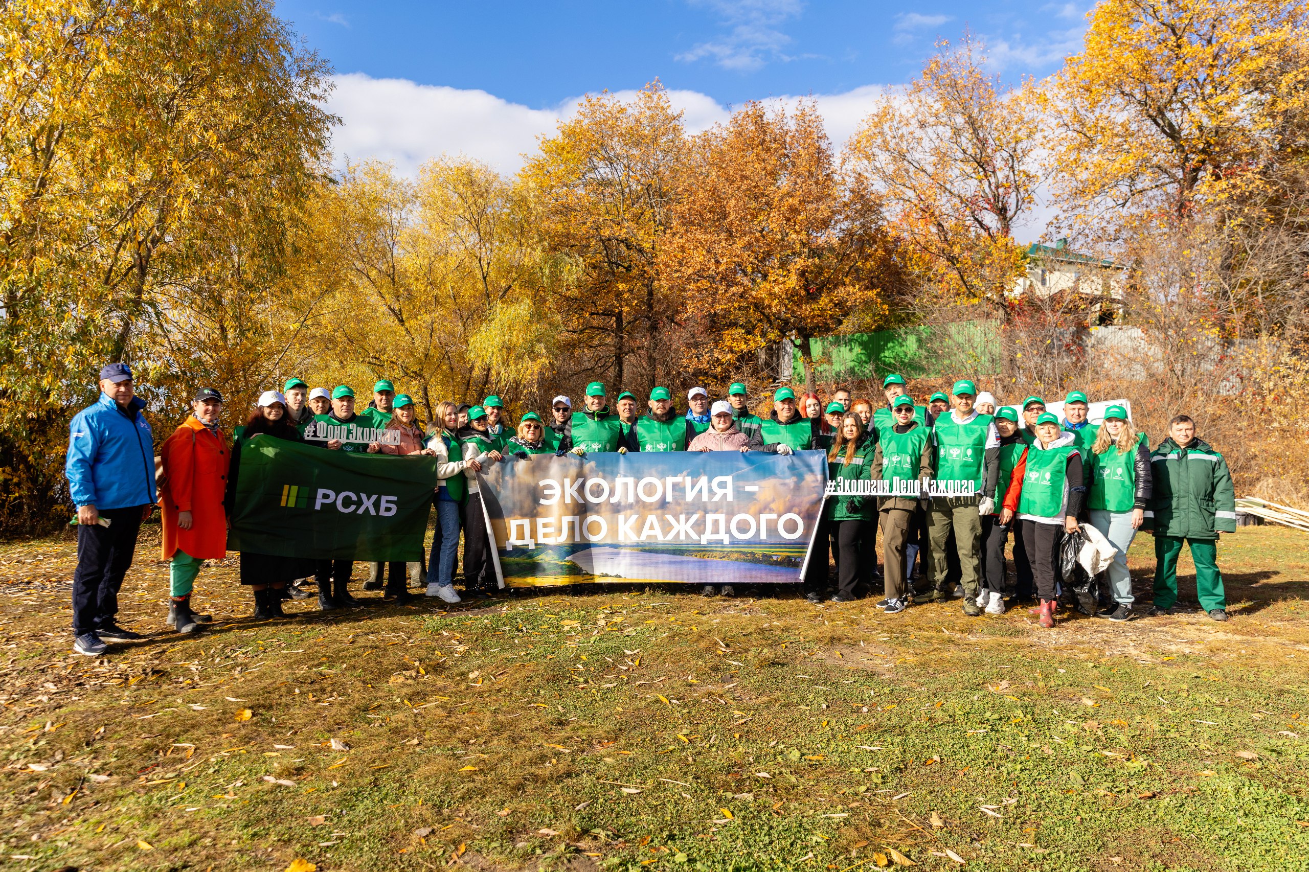 На берегу Волги в Саратове установили скамейки из переработанного пластика